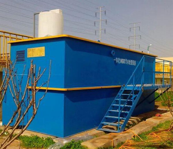 造纸污水是讲造纸生产使用的时候产生的污水和废液，其中含有随水